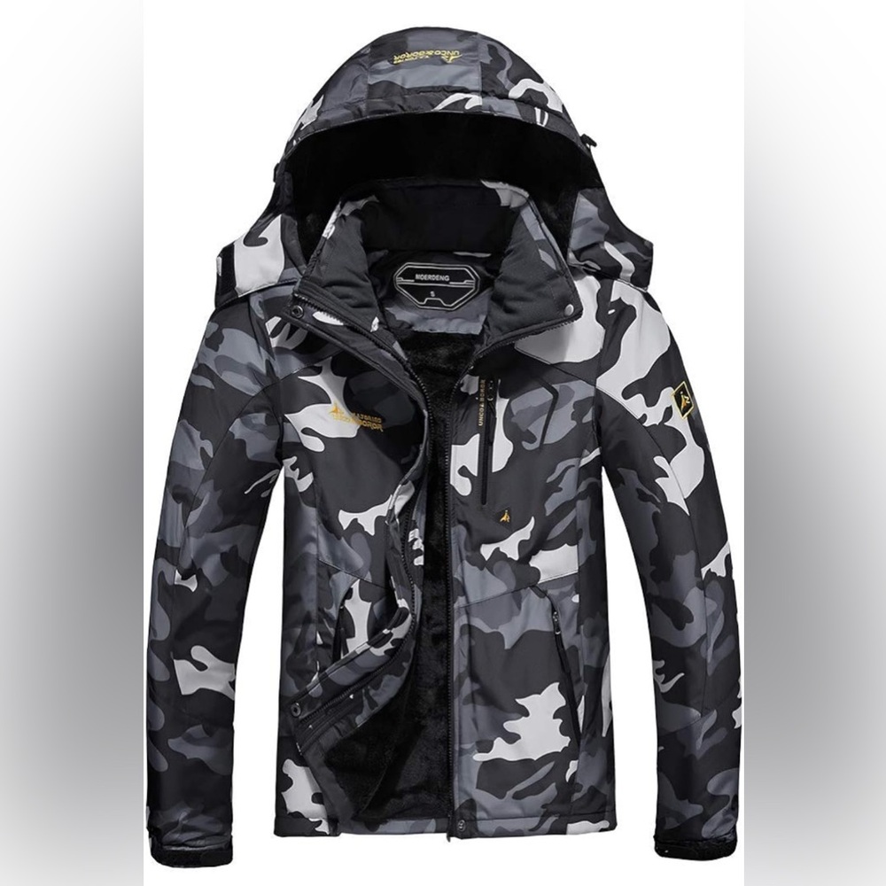 Camouflage Ski Jacket with Zipper Detail